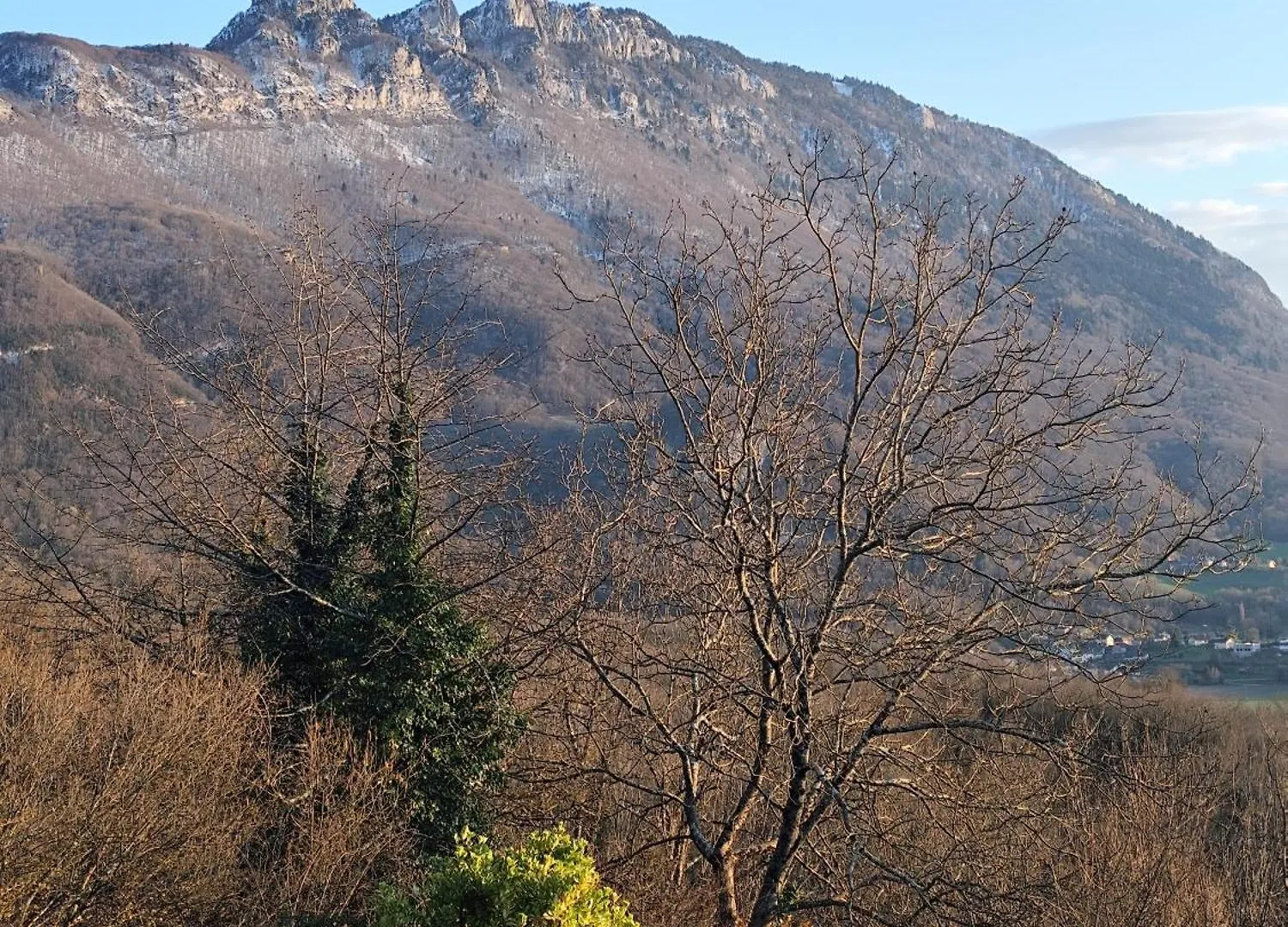 Le Chalet Des Ecureuils - Vue Imprenable Sur La Dent Du Chat Saint-Jean-de-Chevelu 0*,  فرنسا