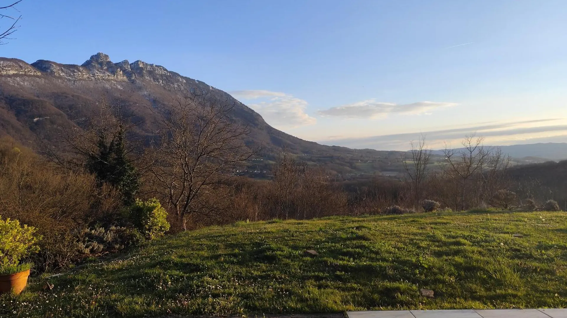 Le Chalet Des Ecureuils - Vue Imprenable Sur La Dent Du Chat Saint-Jean-de-Chevelu 0*,  France